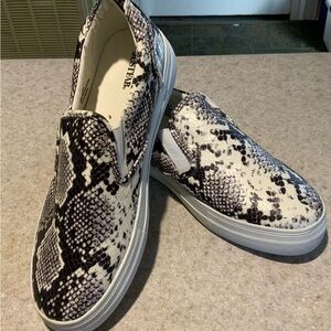 🌸🌸JustFab Monochrome Snake Print Slip-On Sneakers